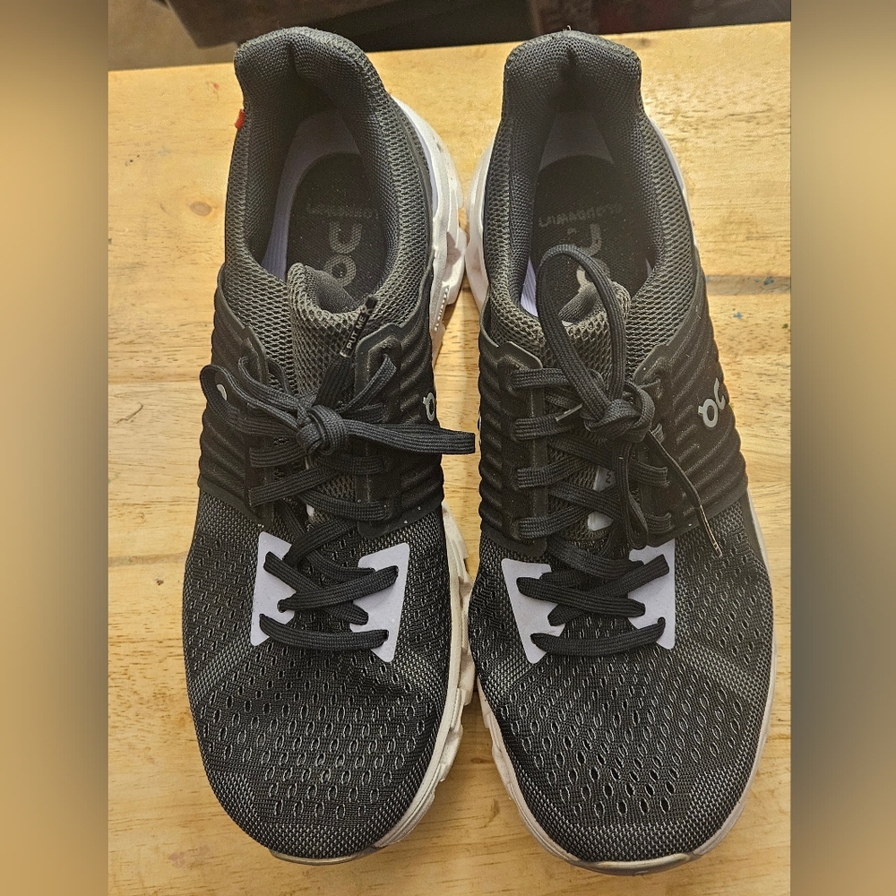 On running Cloudswift shoe black /rock size 9.5